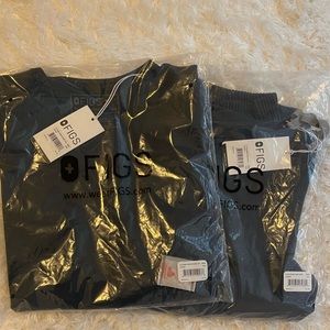 Brand new Figs in color dark harbor XXS